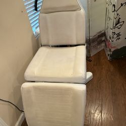 Free Lash /esthetician Chair 