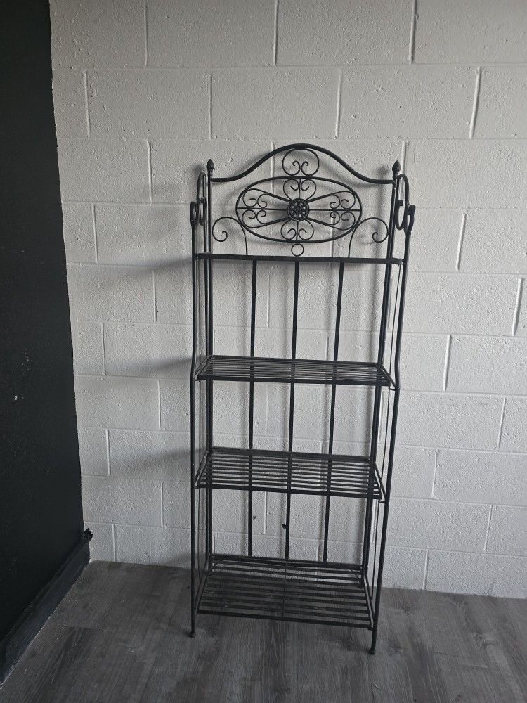 metal baker's rack, baker's shelf or a folding baker's rack