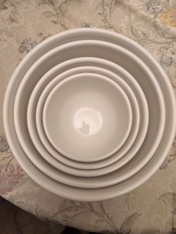 Crate & Barrel Aspen Rimmed Nesting Mixing Bowl Set (5-Piece)