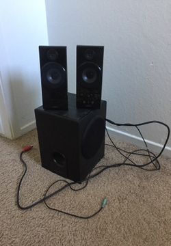Insignia Computer Speakers w Sub and aux/cords