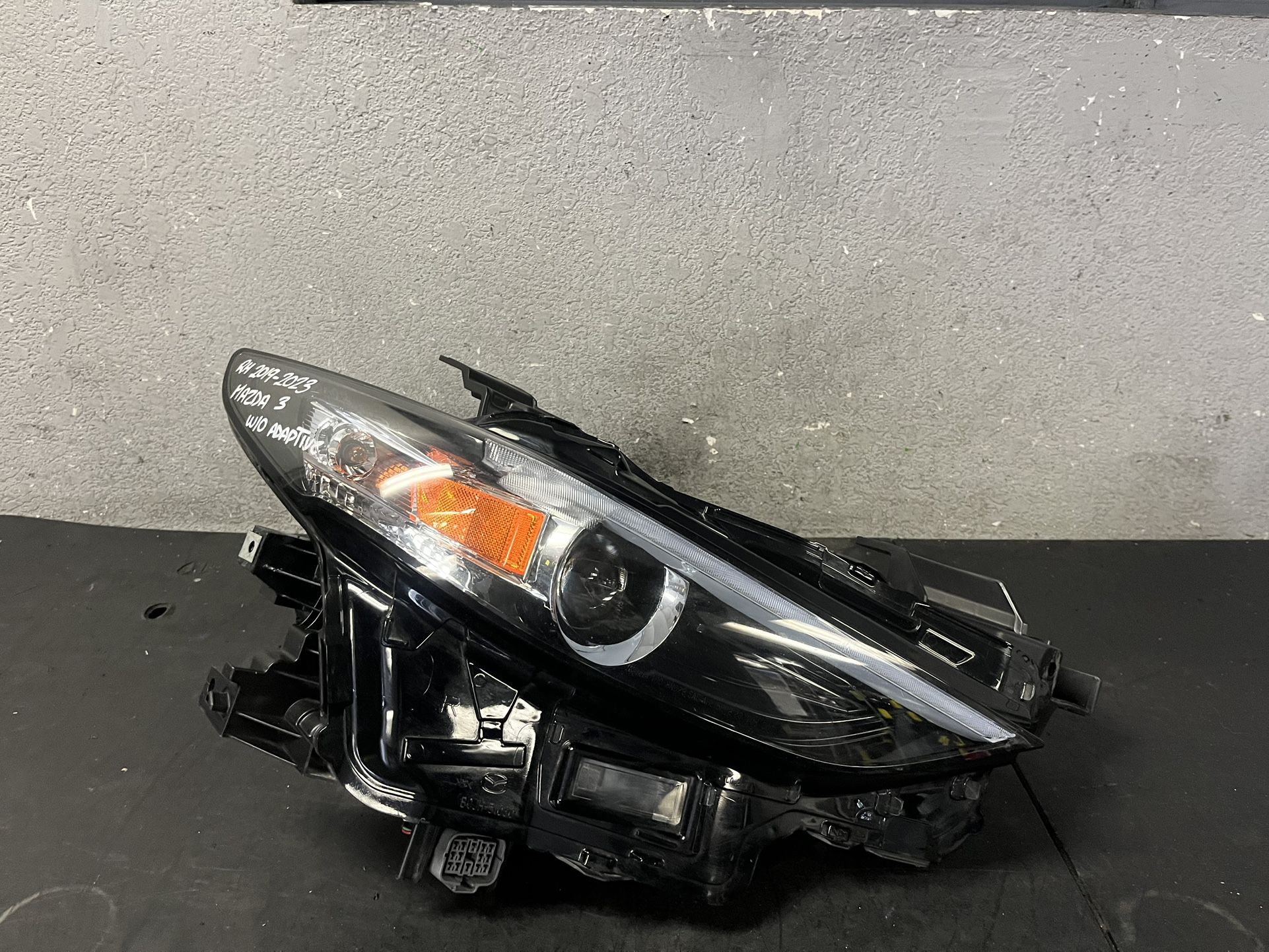 2019-2020-2021-2022-2023 MAZDA 3 w/ADAPTIVE RIGHT HEADLIGHT OEM USED