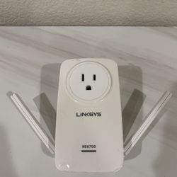 Linksys RE6700: AC1200 Amplify Cross-Band Wi-Fi Extender, Wireless Range Booster, Gigabit Ethernet Port, Spot-Finder Technology (White)