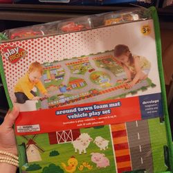 Play Right Around Town FOAM MAT Vehicle Play Set and 3 DIECAST VEHICLES 6 Sq Ft

