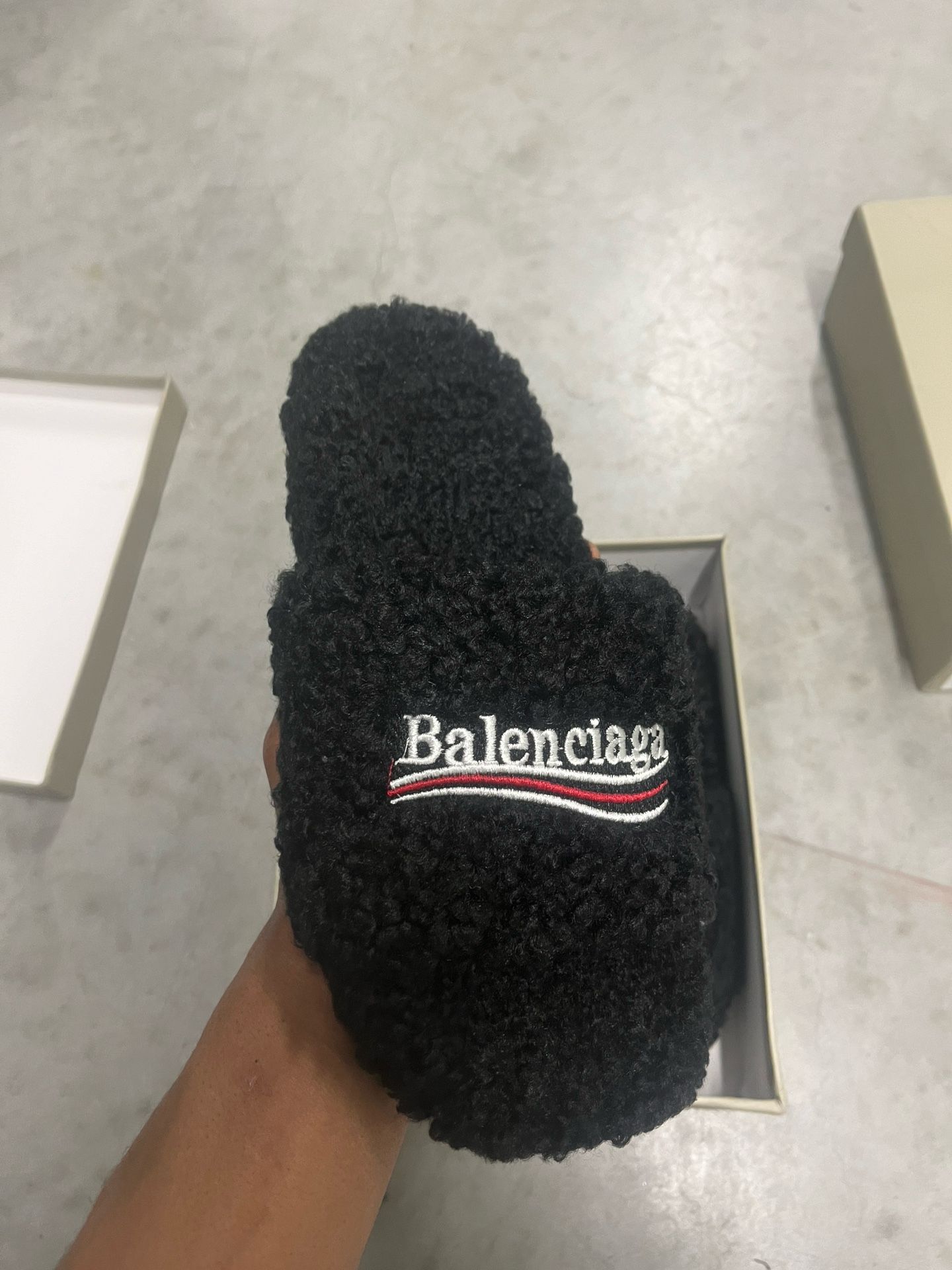Balenciaga fur slides (SIZE 41)