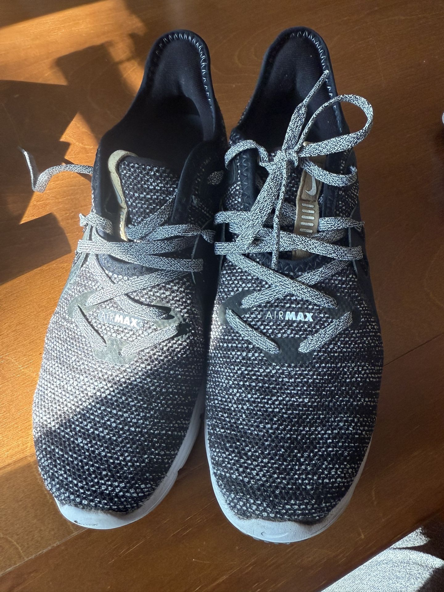These 2 Pairs Of Shoes Each Are 5$ 