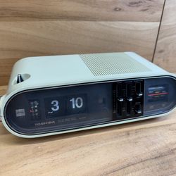 Vintage Toshiba RC-803F Vintage Flip Clock with Radio & Alarm