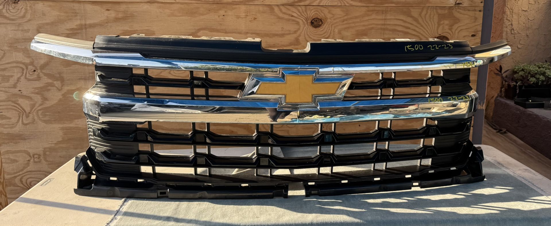 Chevrolet Silverado 1500 Grille OEM (2022 - 2023)