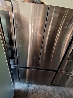 Refrigerator counter depth