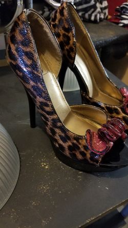BEAUTIFUL HIGH HEELS SHOES SIZE 6