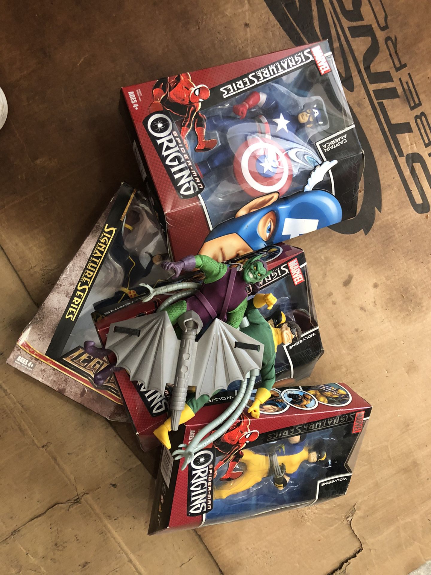 Marvel Signature Toys Lot  Wolverine Captain America 
