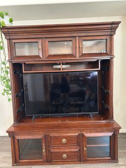 Entertainment center
