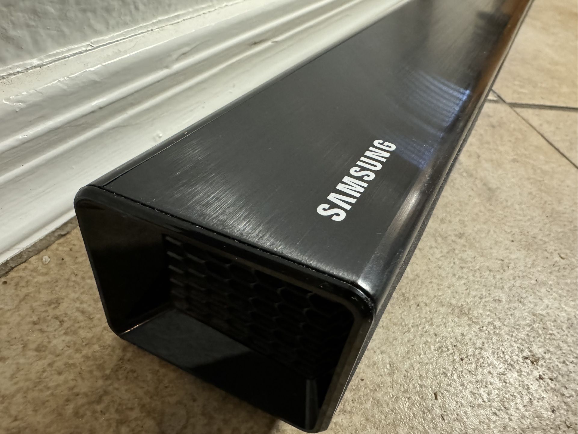 Samsung Wireless Bluetooth Soundbar model hwhm45c for Sale in