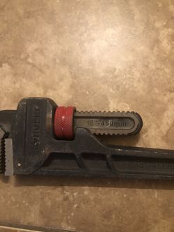 Straight pipe wrench