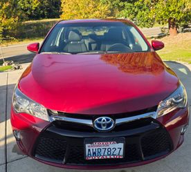 Toyota Camry Hybrid Sedan – Red Low Miles