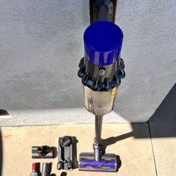 Dyson Cyclone V10 Animal + Cordless Vacuum Cleaner