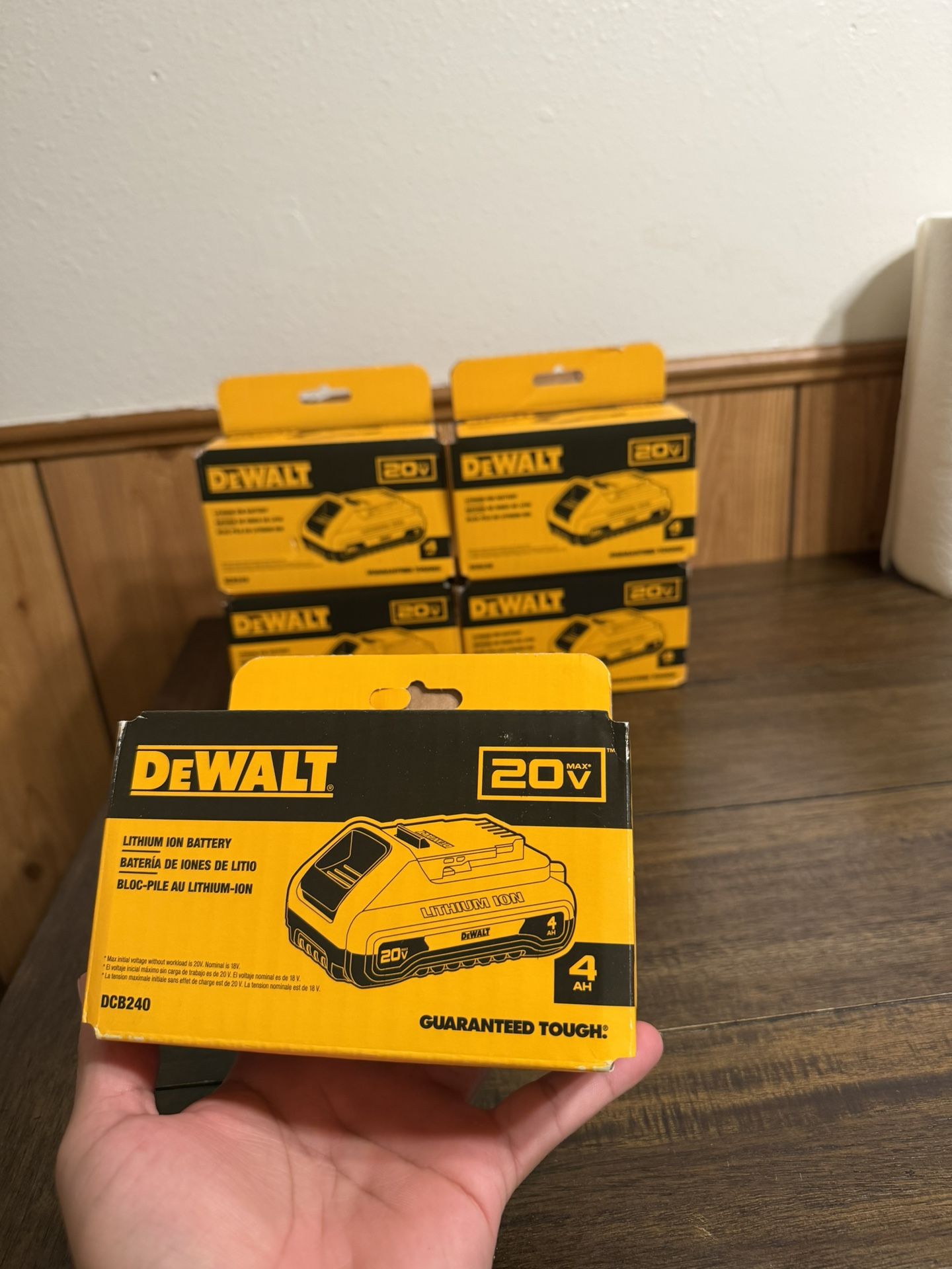 DEWALT 4.0Ah Battery π