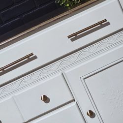 Long Dresser