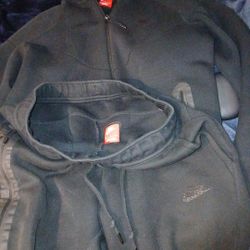 Zip the fleece Nike Tech Top And Bottom 