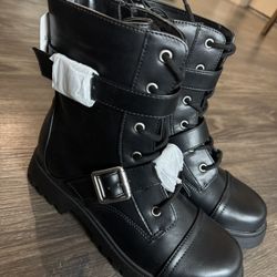 Black Boots 