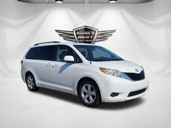 2013 Toyota Sienna LE 8-Passenger