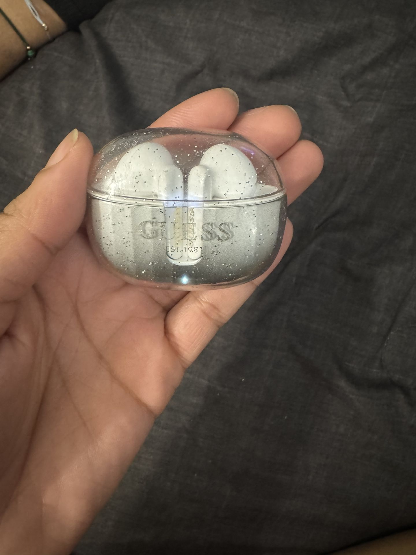 guess wireless bluetooth earbuds