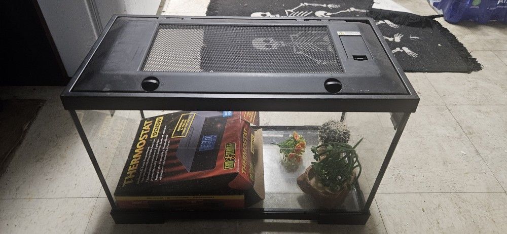Reptile Enclosure With Thermostat And Heat Pad