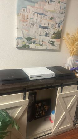 2 PS4s And Xbox1