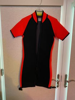 Wet suit for adult (medium)