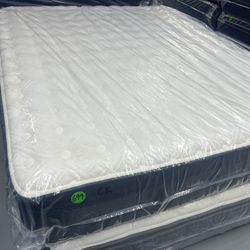 CALIFORNIA KING SIZE STEARNS & FOSTER PILLOW TOP MATTRESS & BOX SPRINGS BED SET