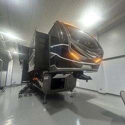 2025 Keystone Montana 3761FL