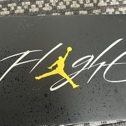 Jordan 4 Retro Thunder 