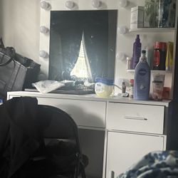 Make Up Table