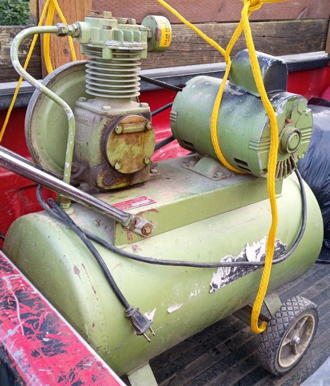 AIR COMPRESSOR