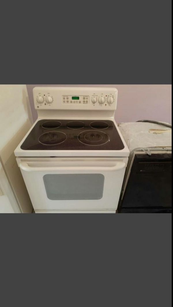G.E white electric flat top stove. for Sale in Tampa, FL OfferUp