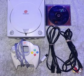 SEGA DREAMCAST CONSOLE WITH VIDEO GAME & CONTROLLER