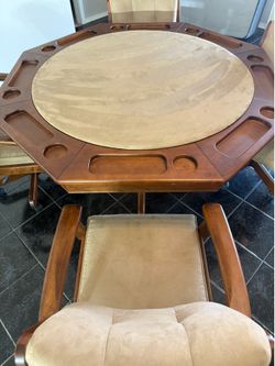 Poker table whit chairs