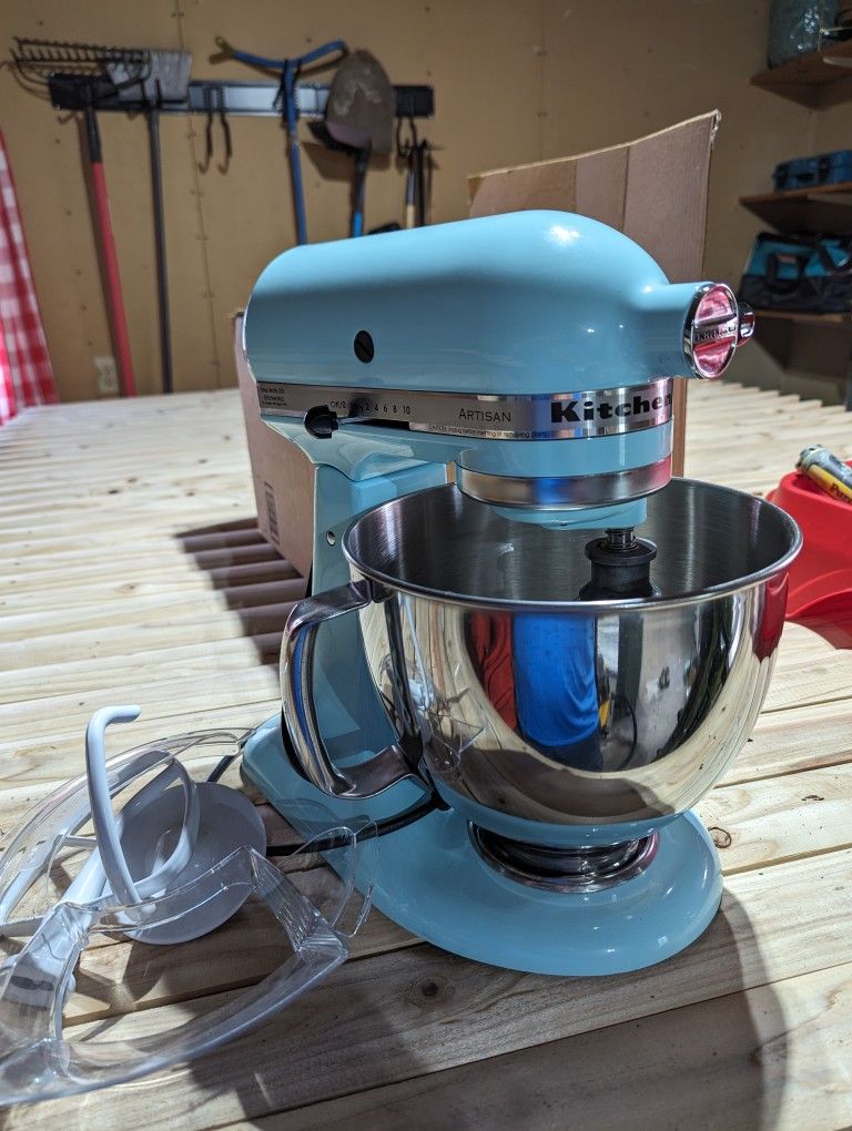 KitchenAid Artisan Series 5 Quart Tilt Head Stand Mixer with Pouring Shield  KSM150PS, Aqua Sky for Sale in Watervliet, NY - OfferUp