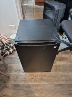 Mini fridge