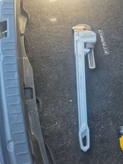 Pipe wrench
