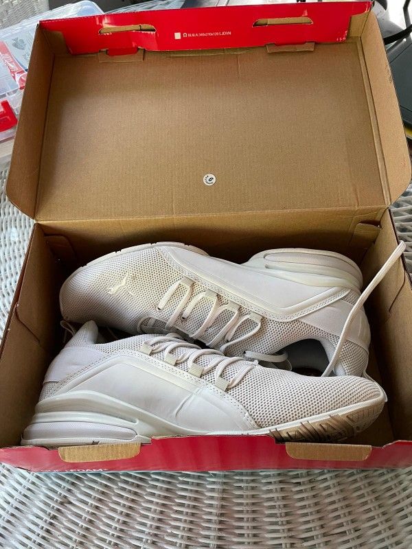 PUMA SHOES MEN RUNING SIZE 11