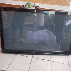 55 inch panasonic tv works well and clean in good condition