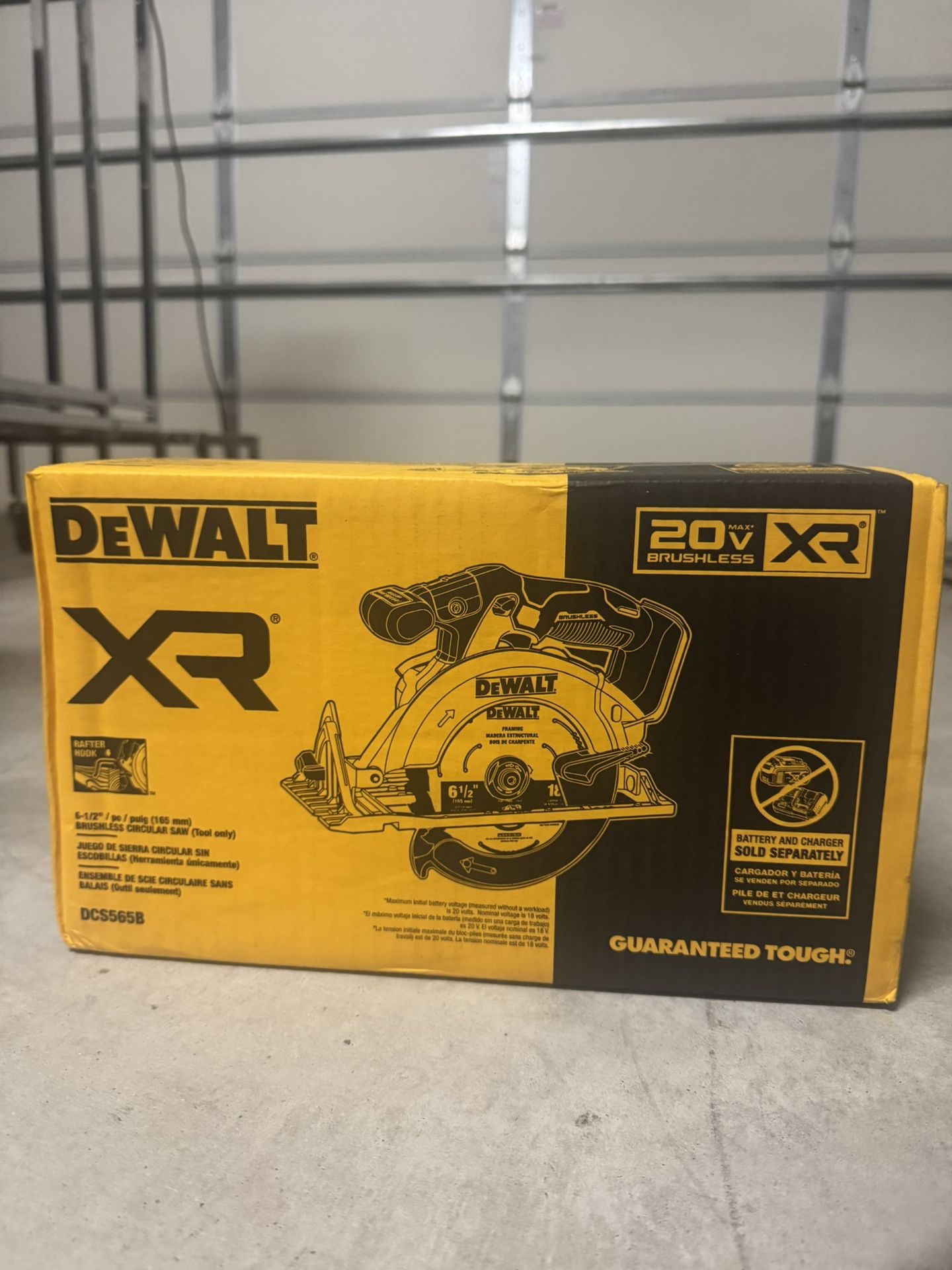 *NEW* DEWALT 20V MAX 6-1/2 in Brushless Cordless Circular Saw (Tool Only)