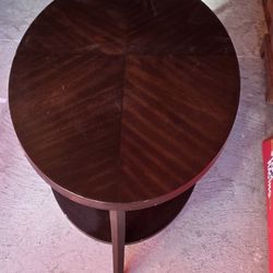 Beautiful Living Room Table. VINTAGE !!