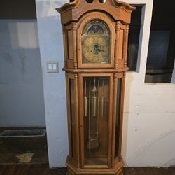 Solid Oak Grandfather Clock – Moon Phase – 3 Weights – Pendulum
Description