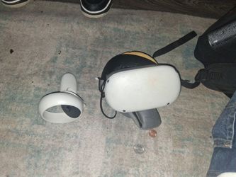 Meta Quest 2 VR Headset with Controller