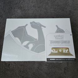 Ultra Premium Charizard Collection Box - Original