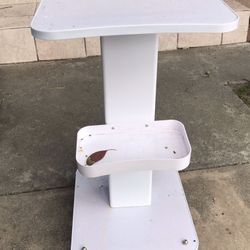 Plant Holder $20Obo Has 4  Wheels 🛞 Works Great For Medium Plants 