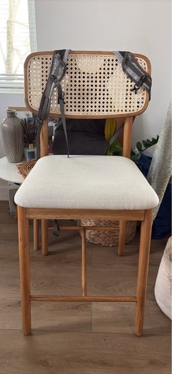 Article counter stool