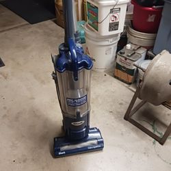Shark Navigator Vacuum Excellent Condition Use Very Little