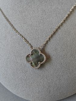 VCA Clover Gray Mother Of Pearl Necklace 